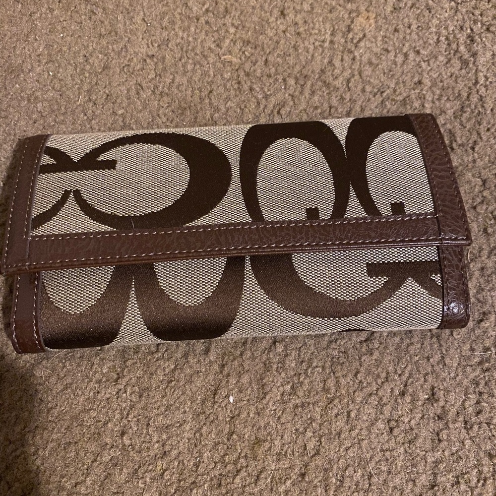 Guess wallet